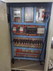 Machine de découpe automatique à deux têtes pour la fabrication de fenêtres et portes en aluminium, contrôlée par PLC, haute précision, moteur 380V/220V pour UPVC - Product Image 5