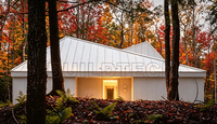 Cabane forestière préfabriquée moderne avec toit en métal, chalet préfabriqué haut de gamme pour la forêt, cabane préfabriquée pour les centres de villégiature et les Airbnb