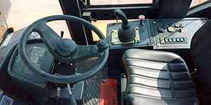 Подержанный фронтальный колёсный погрузчик 5 тонн, модель 2023 года, 90% новый, с пилотным управлением, высокая грузоподъёмность 17000 кг - Product Image 4