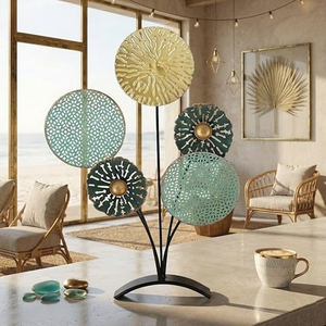 Sculpture murale florale en métal faite à la main avec des motifs de pétales ronds multicolores et des accents dorés pour la maison, le salon, la table - Product Image 4
