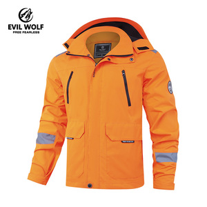 Veste de sport d'extérieur imperméable à capuche pour homme Evil Wolf Tiyo, coupe-vent respirant et léger pour la randonnée et les activités sportives - Product Image 4