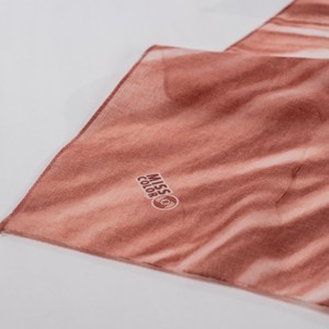 Écharpe carrée imprimée numériquement Miss Color Fashion 140x140 cm en polyester et coton de qualité supérieure, douce au toucher, légère et respirante - Product Image 3