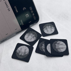 Etiquetas personalizadas para el cuello, etiquetas tejidas con nombre y logotipo, etiquetas para coser en la ropa con tecnología NFC. - Product Image 3