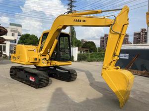 Excavatrice KOMATSU PC70 avec godet de terrassement d'une capacité de 0,2 m³, poids opérationnel de 7 tonnes, moteur Cummins, équipement de construction d'occasion - Product Image 2