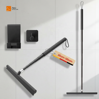 Raclette de douche en silicone noir rétractable, durable et écologique, avec long manche en aluminium et deux crochets pour sol, table et murs de salle de bain