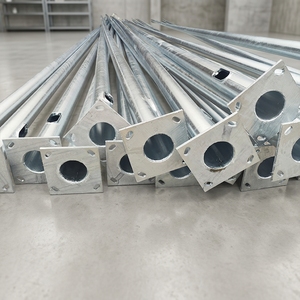 Poteau d'éclairage en acier conique polygonal 10m 12m galvanisé à chaud avec bras personnalisé pour autoroutes multivoies et grands ponts - Product Image 1