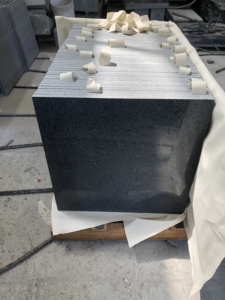 Dalles de granit d'extérieur en pierre naturelle du Vietnam, découpées sur mesure 2cm 3cm pour application antidérapante dans les jardins - Product Image 2