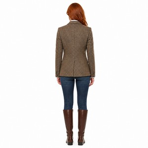 <span class=keywords><strong>Blazer</strong></span> de <span class=keywords><strong>Mujer</strong></span> de Lana Mezclada 320GSM Estilo Harris Tweed con Solapa de Espiga y Logotipo Personalizado OEM al por Mayor - Product Image 3