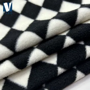 Fabrika toptan sıcak yumuşak polyester beyaz siyah onay moda tasarım baskılı fırçalanmış antipilling polar polar kumaş