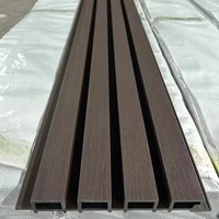 Panneau mural imperméable en bois composite pour l'extérieur, revêtement extérieur en bois et plastique pour le mur extérieur