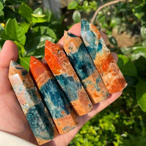 Vente en gros de pierres naturelles énergétiques de guérison : Tour de cristal de quartz pierre de soleil avec pointe d'apatite bleue pour la décoration intérieure - Product Image 2