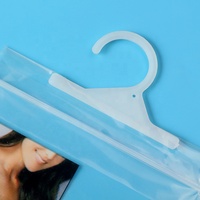 Sacs d'emballage transparents personnalisés avec fermeture éclair refermable et crochet de suspension pour chaussettes et chaussures, sacs de présentation en plastique pour magasins de vêtements au détail