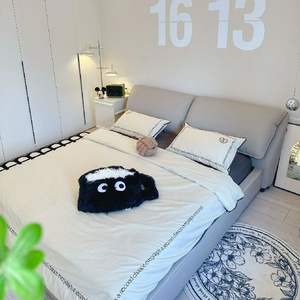 Cama Tapizada con Respaldo Suave, Tamaño King, Color Crema, Estilo Moderno y Minimalista para Recámara Principal - Product Image 3