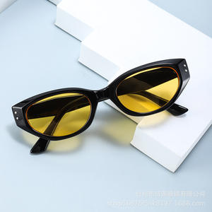 Gafas de Sol Estilo Ojo de Gato Shinan, Montura Negra de PC, Unisex, Protección UV380 Clase 2, Hechas en Taizhou - Product Image 4