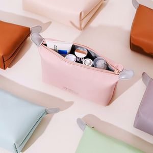 Nouvelle arrivée : Trousse de toilette pour femme en PU imperméable, sac de maquillage, organiseur de toilette, trousse de toilette couleur bonbon, vente en gros disponible - Product Image 4