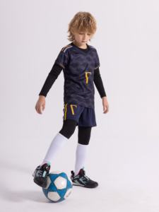 4 Pezzi Tute da <span class=keywords><strong>Calcio</strong></span> Personalizzate di Alta Qualità per Bambini N.7, Vendita all'Ingrosso, Nuovo Servizio di Taglio Automatizzato per Ragazzi - Product Image 5
