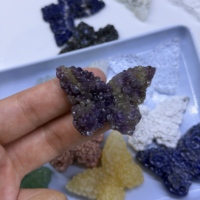 Figurines en pierre brute de cristal naturel en forme de fleur et de papillon, en gros, pour la lithothérapie, la décoration intérieure, la fabrication de bijoux et comme cadeau spirituel