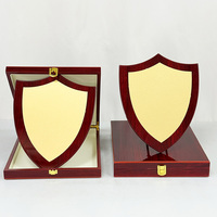Plaque de récompense en bois rouge avec bouclier, plaque en bois avec plaque dorée MH-MJ0656