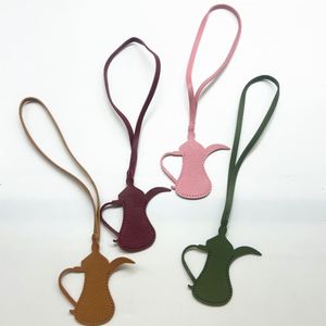 Breloque de sac en forme de pot à vin, pendentifs porte-clés, décorations pour sacs à main, breloques en similicuir pour sacs de femme - Product Image 1