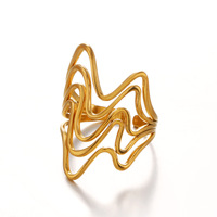 Cincin Garis Tak Beraturan Trendi, Cincin Baja Anti Karat Berlapis Emas 18K yang Dapat Disesuaikan, Grosir Pabrik