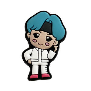 Vente en gros de breloques de chaussures <span class=keywords><strong>BTS</strong></span> coréennes <span class=keywords><strong>BTS</strong></span> garçons breloques sabots de créateur décoration de chaussures pour sandales bracelets cadeau pour garçons filles - Product Image 2