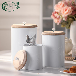 Juego de Tres Piezas de Frascos de Cerámica Blancos con Tapa de Madera, Forma Cilíndrica, Accesorio de Fotografía para el Hogar, A2948 - Product Image 3