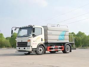 <span class=keywords><strong>Camion</strong></span> Bowser à eau HOWO 4*2 8000 litres bon marché avec conducteur droit et <span class=keywords><strong>citerne</strong></span> carré Bowser à eau - Product Image 3