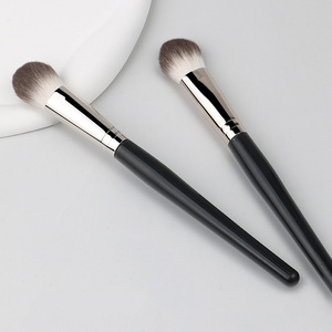 Brocha de Maquillaje Flame Highlighter Blush, Pelo Sintético Suave, Mango de Madera Negra, Logotipo Personalizado, Brocha para Contorno de Mejillas - Product Image 4