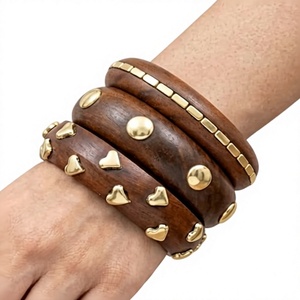 Ensembles de bracelets vintage en bois avec clous en laiton plaqué or en forme de cœur, bijoux fantaisie unisexes de qualité supérieure pour femme - Product Image 1