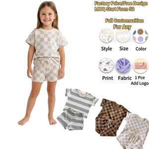 Ensemble de vêtements d'été pour tout-petits en coton 100% à motif damier, faible MOQ, fabrication sur mesure, t-shirt et short en molleton français pour enfants - Product Image 1