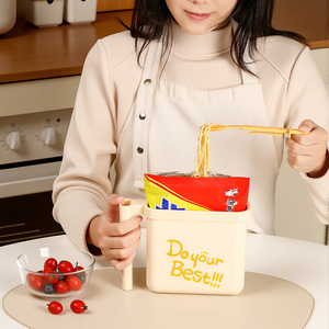 Bol à nouilles instantanées rectangulaire avec <span class=keywords><strong>poignée</strong></span> intégrée et pince-cuillère dissimulée – Conception verticale pour préparation directe ou utilisation sans sac - Product Image 4