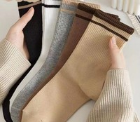 Chaussettes d'équipage à rayures en coton personnalisées à la mode Chaussettes sportives pour femmes