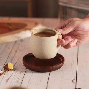 แก้วกาแฟเซรามิกดีไซน์สร้างสรรค์ปรับแต่งได้ พร้อมถาดและช้อน ชุดถ้วยชาและจานรองสำหรับใช้ในบ้าน เหมาะสำหรับเป็นของขวัญทางธุรกิจ - Product Image 4
