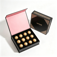 Boîte rigide magnétique noire personnalisée en gros avec motif doré vintage, doublure rose et insert en EVA floqué pour boîte cadeau chocolat