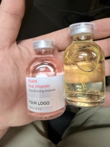 Sérum Visage Hydratant Éclaircissant Végan à l'Acide Hyaluronique et Vitamine C Rose Marque Blanche pour Peaux Sensibles - Product Image 1
