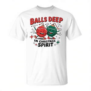 Camiseta con estampado de bolas navideñas, con un espíritu festivo y un mensaje de Feliz Navidad - Product Image 1