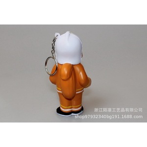 Porte-clés figurine d'écureuil pompier en mousse PU, jouet artisanal en mousse moulée sur le thème des animaux - Product Image 1