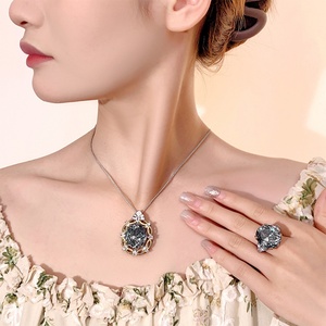 ชุดเครื่องประดับเจ้าสาวทองแดงรักษ์โลก ดีไซน์สวยงาม สำหรับงานแต่งงาน ประดับด้วยคิวบิกเซอร์โคเนียสีเทาขนาด 18*20 มม. ชุบทอง พร้อมสร้อยคอและแหวนแบบขัดเงา - Product Image 3