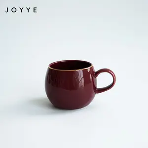 Joyye 머그잔 공급 업체 제조 업체 도매 브라운 라운드 세라믹 커피 차 컵 사용자 정의 골드 림 세라믹 머그잔