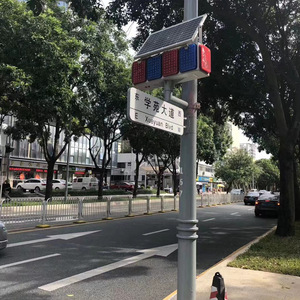 Chuang An Yue Luz de advertencia intermitente LED con energía solar, 4 juegos de luces de 4 lados, rojas y azules, para seguridad en la construcción de carreteras, uso nocturno - Product Image 1