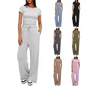 Ensemble de yoga plissé professionnel pour femme : haut à manches courtes froncé très extensible et pantalon de yoga fluide à jambes larges – Tenue du studio à la rue - Product Image 1
