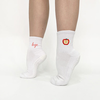 Chaussettes de Pilates en gros OEM, en coton doux, antidérapantes, avec soutien de la voûte plantaire, pour la gym en intérieur et le Reformer Pilates