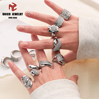 Bague élégante en acier inoxydable avec un design de feuille en zircone cubique brillante pour les bijoux de mode féminins