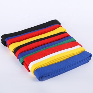 เสื้อเทควันโดมูโต้ ผ้าโพลีคอตตอน ปักโลโก้สีตามสั่ง สวมใส่สบาย ระบายอากาศได้ดี น้ำหนักเบา สำหรับศิลปะการต่อสู้ สีแดงดำแบบครึ่งตัว (สีปูม) - Product Image 1