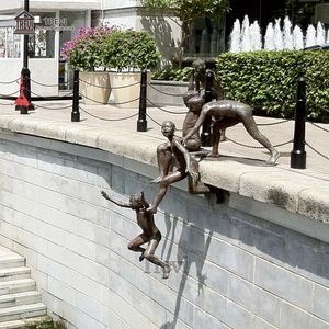 Estatuas de Metal de Bronce de Ciudad para Niños, Niño Desnudo Jugando y Saltando en el Agua, Técnica de Escultura Fundida - Product Image 1