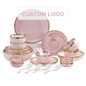 Ensemble d'assiettes en céramique de luxe nordique avec bordure dorée rose, passe au lave-vaisselle, vaisselle réutilisable - Product Image 1