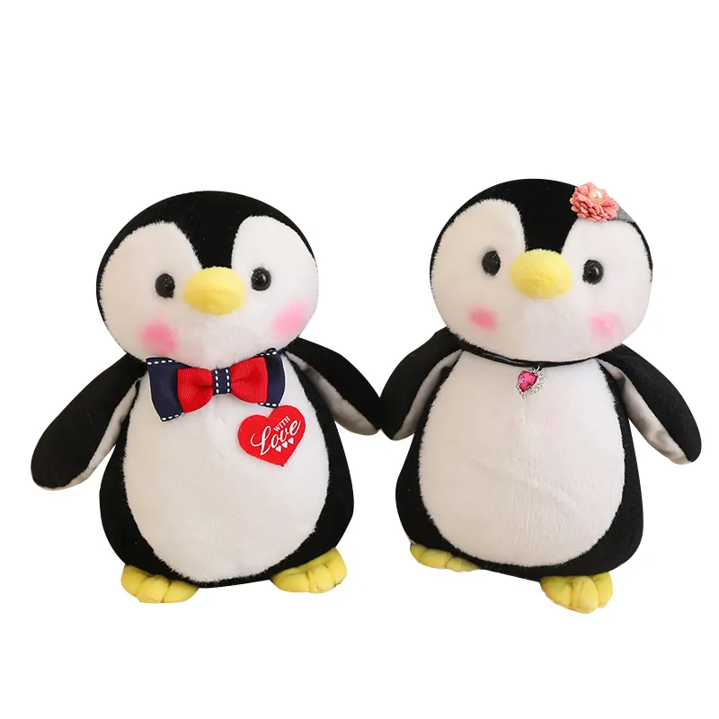 El más popular atractivo 20cm animales lindos Navidad pingüino muñeca sombrero bufanda juguete de peluche