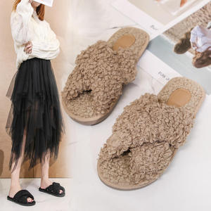 Mode féminine doux intérieur maison moelleux floue peau <span class=keywords><strong>de</strong></span> <span class=keywords><strong>mouton</strong></span> pantoufles vraie <span class=keywords><strong>laine</strong></span> fourrure croix peau <span class=keywords><strong>de</strong></span> <span class=keywords><strong>mouton</strong></span> bout ouvert fourrure diapositives pantoufles - Product Image 2