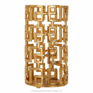 เชิงเทียนโลหะตกแต่งลายเฮอร์ริเคนสีทอง สำหรับตกแต่งโต๊ะบ้านและให้แสงสว่างโดยรอบ - Product Image 3