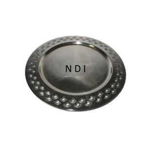 Cargador de acero inoxidable con acabado niquelado de forma redonda y aspecto moderno para catering de cenas de aniversario de bodas. - Product Image 1